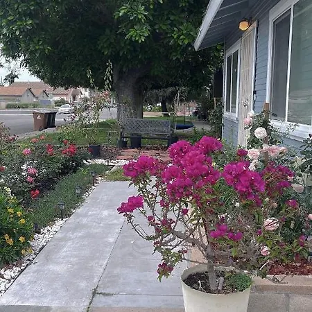 Guest house Camper 2beds 1 Bath Family Friendly 10 Mins Disneyland Garden Grove