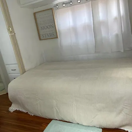 Camper 2beds 1 Bath Family Friendly 10 Mins Disneyland Guest house Garden Grove
