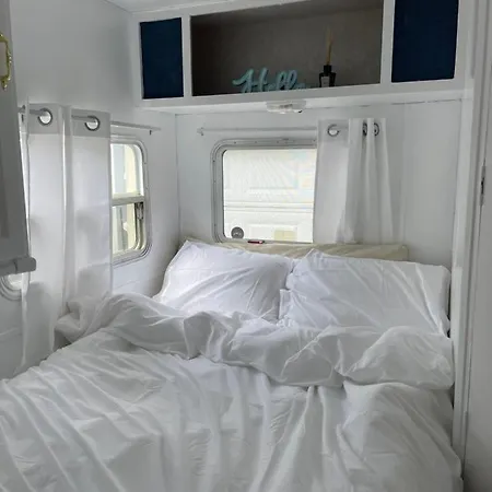 Guest house Camper 2beds 1 Bath Family Friendly 10 Mins Disneyland Garden Grove