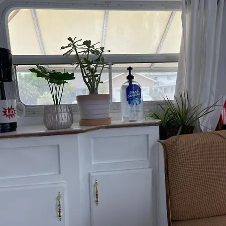 Guest house Camper 2beds 1 Bath Family Friendly 10 Mins Disneyland Garden Grove